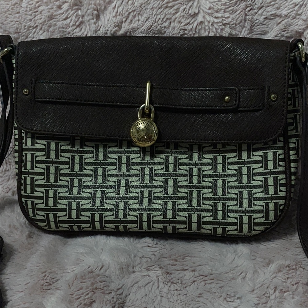 Tommy Hilfiger Brown and Cream Crossbody Bag with Elegant Design